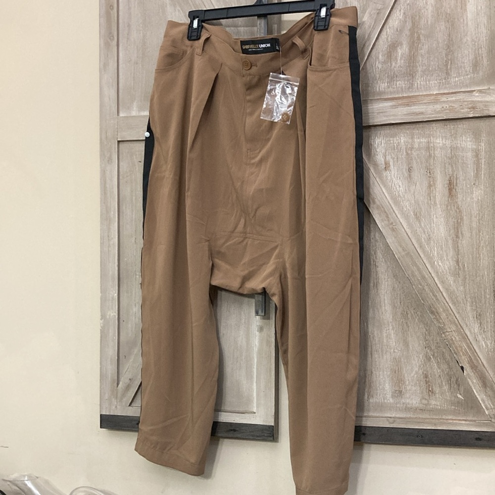 GABRIELLE UNION NEW YORK & COMPANY WOMEN PANTS
SIZE L
Beige with Black Striped - Picture 14 of 14